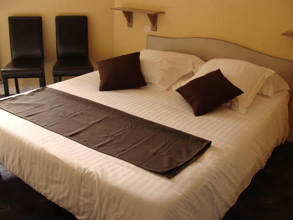 Hotel Le Flaubert Fougères Стая снимка