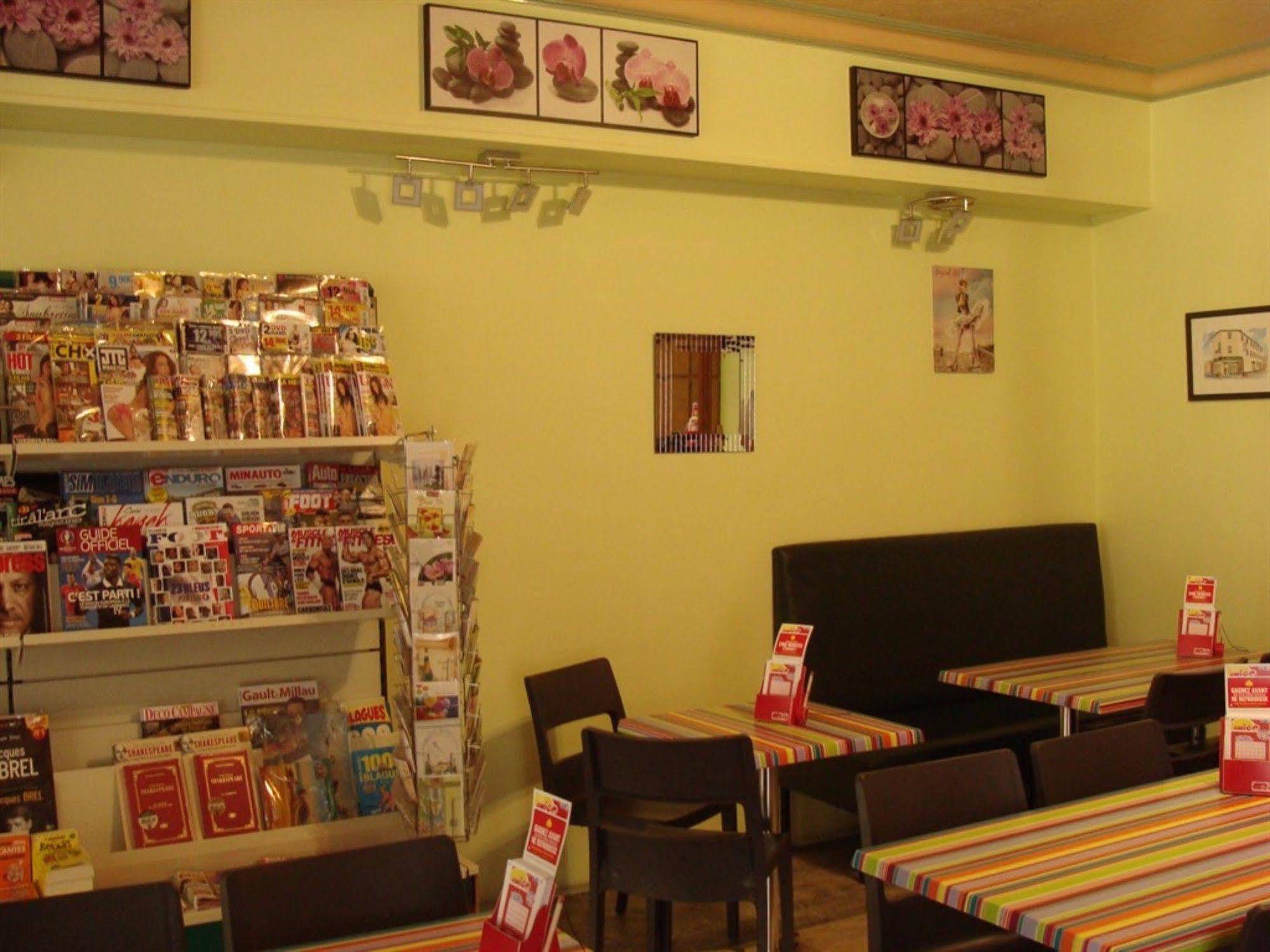 Hotel Le Flaubert Fougères Екстериор снимка