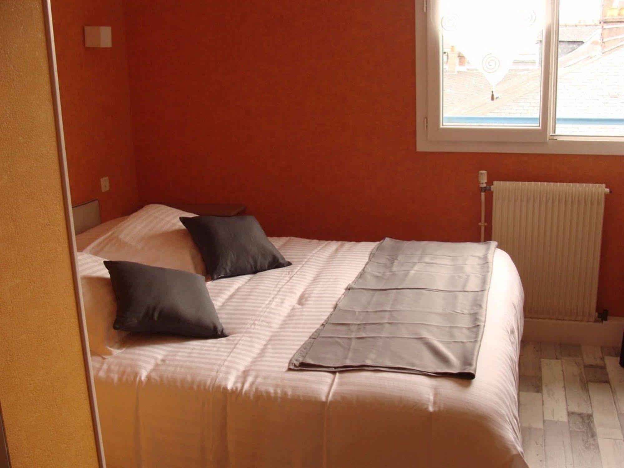 Hotel Le Flaubert Fougères Екстериор снимка
