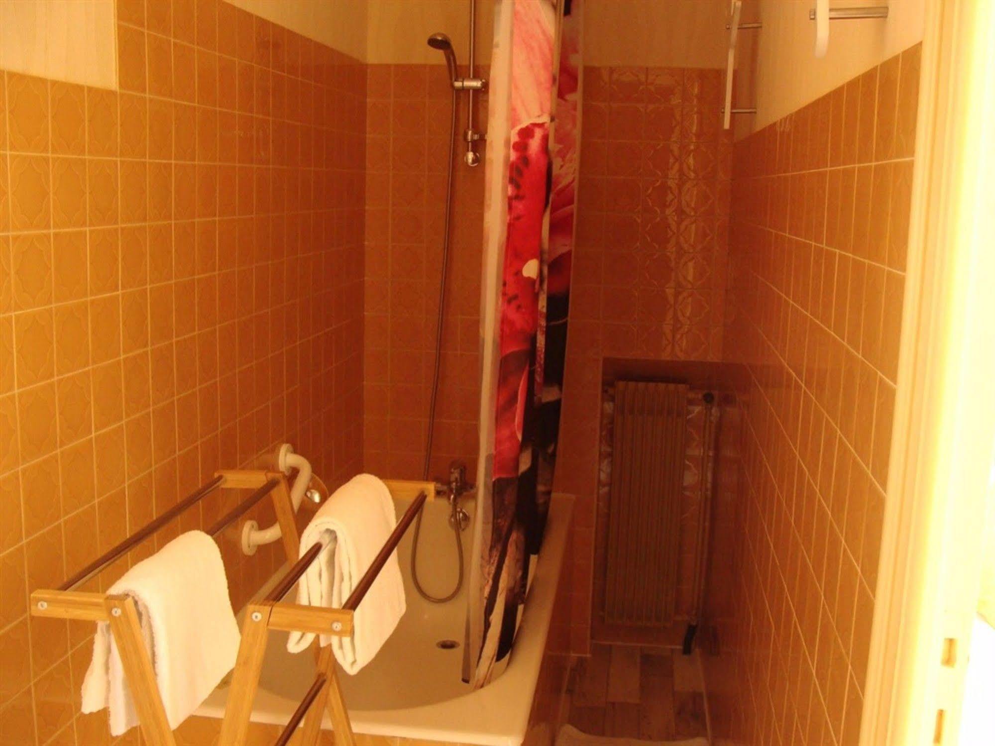 Hotel Le Flaubert Fougères Екстериор снимка