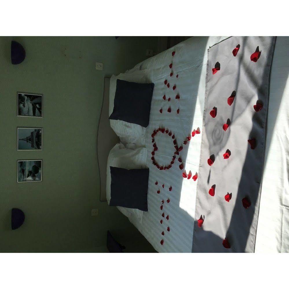 Hotel Le Flaubert Fougères Екстериор снимка